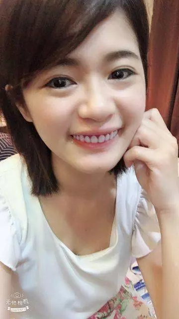 她亂買超廢「假牙玩具」…戴上去「咧嘴微笑」竟美到超過100分!網友:這東西太火了… -