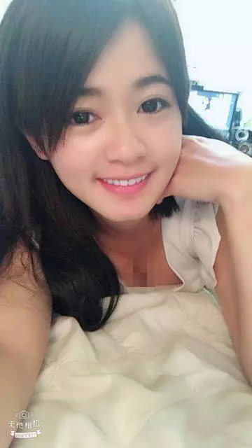 她亂買超廢「假牙玩具」…戴上去「咧嘴微笑」竟美到超過100分!網友:這東西太火了… -