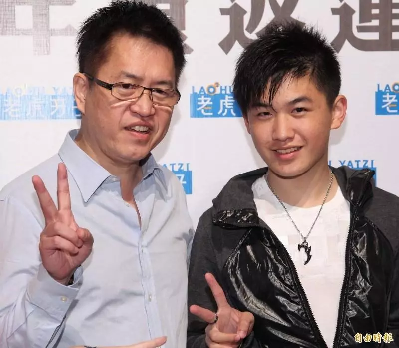 戈偉如豪門「前夫再娶小24歲女星」劉伊心,沒想到兒子對「只大他9歲的繼母」太意外了 -