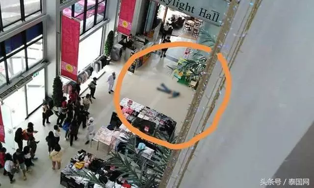 泰國暖武裡一名男子從商場4樓墜下身亡!