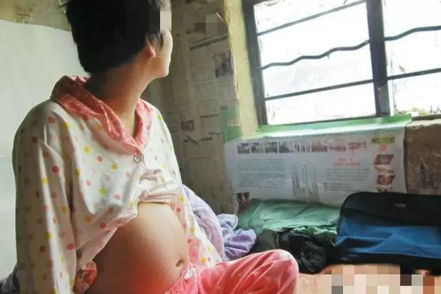 我生女兒坐月子,婆婆讓我吃放了一周的剩菜,我氣的摔門而出