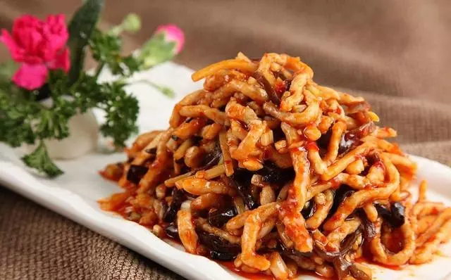 美食大廚教你:「魚香肉絲」的家常做法,鮮香濃郁,口味咸甜酸辣