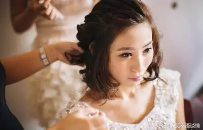 結婚婆婆答應給30萬買房,她生日去慶祝,門外聽到對話我不嫁了