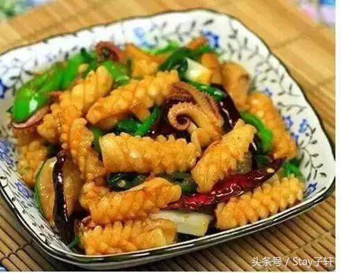 很下飯的幾道家常菜,上桌幾分鐘後,家人問還有米飯嗎