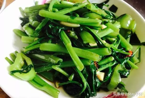 很下飯的幾道家常菜,上桌幾分鐘後,家人問還有米飯嗎