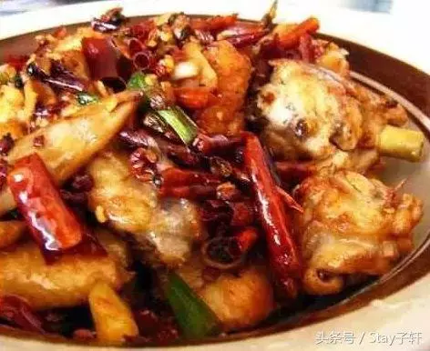 很下飯的幾道家常菜,上桌幾分鐘後,家人問還有米飯嗎