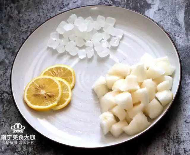 秋天乾燥要多給家人燉這種糖水喝,潤肺生津,常喝防秋燥對喉嚨好