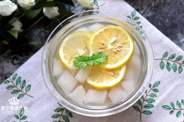 秋天乾燥要多給家人燉這種糖水喝,潤肺生津,常喝防秋燥對喉嚨好