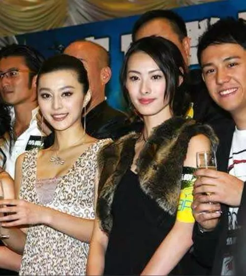 朋友圈裡的梁洛施,未PS臉頰完全凹陷,網友:像個乾癟的老太婆~