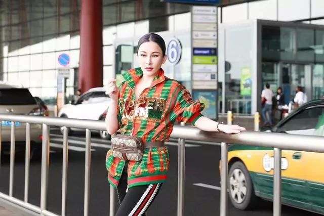 「蛇精臉」大軍又添一員,39歲溫嵐大變臉,畸形審美毀了自己!