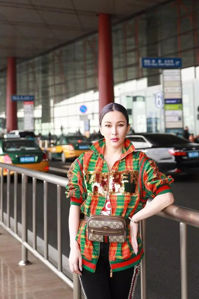 「蛇精臉」大軍又添一員,39歲溫嵐大變臉,畸形審美毀了自己!