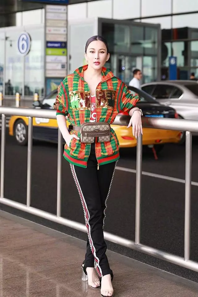 「蛇精臉」大軍又添一員,39歲溫嵐大變臉,畸形審美毀了自己!