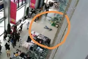 女子玩滑翔傘與人相撞,15公尺高空墜地死