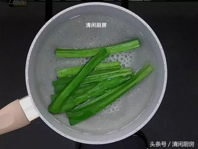 胡蘿蔔發糕的做法,天然金橙色的發糕,製作簡單,一學就會