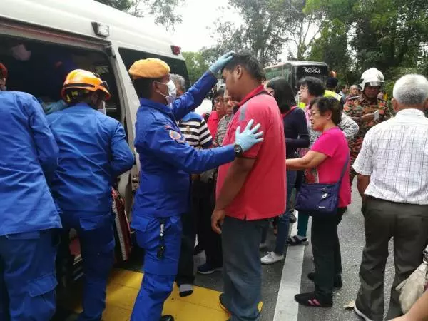 雲頂半山死亡車禍 ,旅巴撞摩哆復墜溝 !Rip