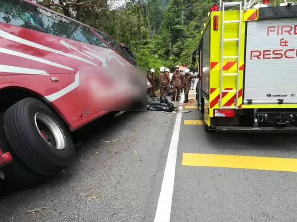 雲頂半山死亡車禍 ,旅巴撞摩哆復墜溝 !Rip