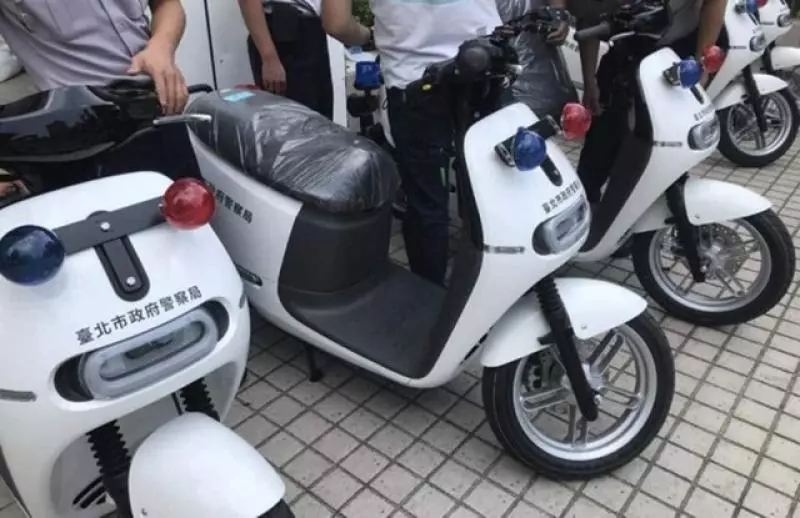 Gogoro 警車被嫌太醜,網友忍不住下手設計被推爆!