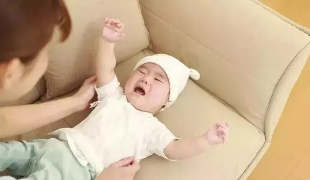 5歲男童幼兒園熟睡中死亡!醫生曝光的原因為所有幼師和家長敲響警鐘!
