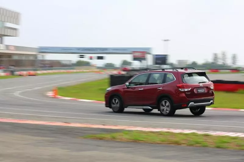 全新 Subaru Forester 特點有哪些?賽道、越野體驗告訴你!(內有影音)