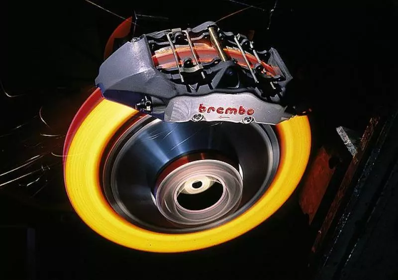 下個輕量化趨勢!Brembo 總監:電控煞車未來 10 年將成主流