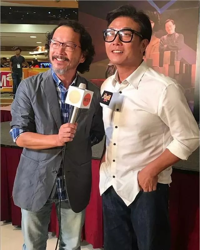 55歲錢小豪老當益壯,90後兒子長相俊朗萬分,前妻近照風韻猶存!