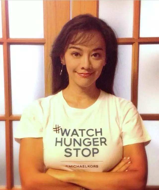 55歲錢小豪老當益壯,90後兒子長相俊朗萬分,前妻近照風韻猶存!