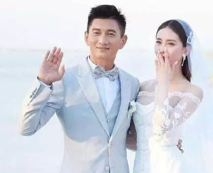 二婚的吳奇隆,三婚的呂良偉,四婚的許亞軍,都輸給了八婚的他!