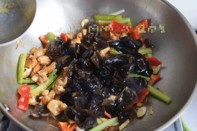 這麼做雞腿,入味、爽滑,孩子一定會搶著吃!
