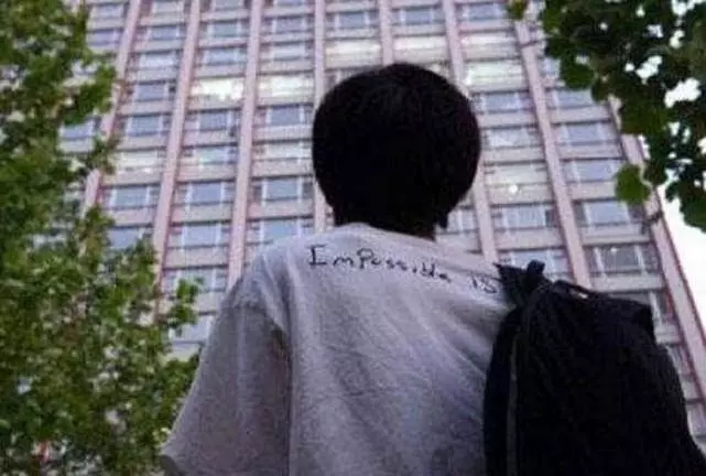 我房子借哥嫂住,將近一年我從國外回來,打開門我房子送他們