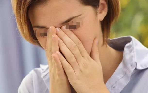 新婚夜,妹妹死活要留下陪我,第2天看到廁所的丈夫,妹泣不成聲