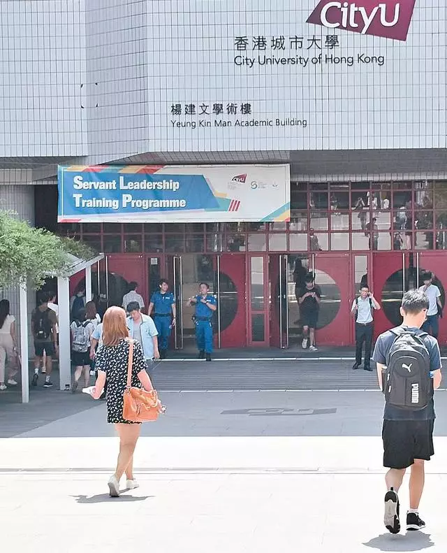 TVB上位小花棄幕前讀法律,沒壓力下心寬體胖長腿變粗腿!