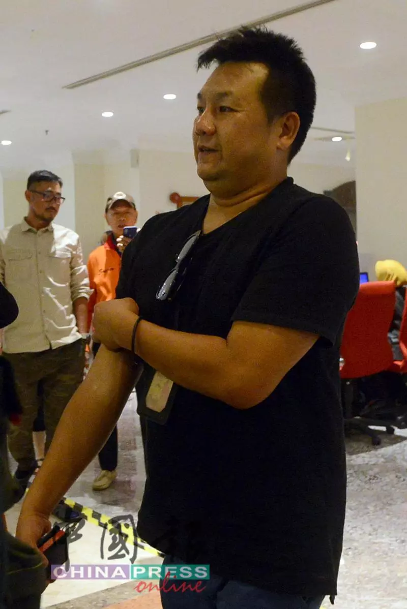 林德榮羅家英 探望傷者慰問家屬