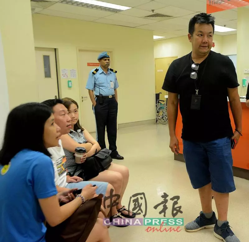 林德榮羅家英 探望傷者慰問家屬