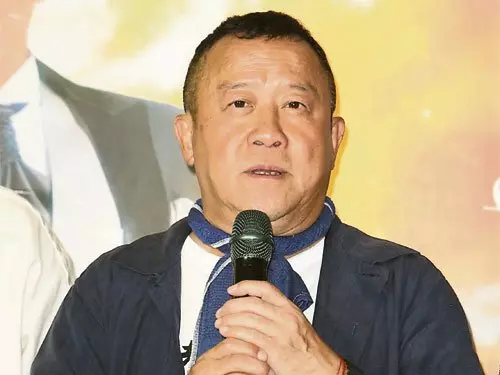 曾志偉醉後被扒光 裸坐電梯窘遭客訴