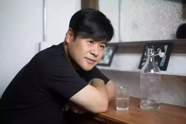 下月即將迎娶「銀行之花」!53歲TVB老戲骨派頭十足過大禮~~~