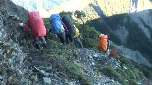 男登山求援放鳥救難隊 害7義消受困