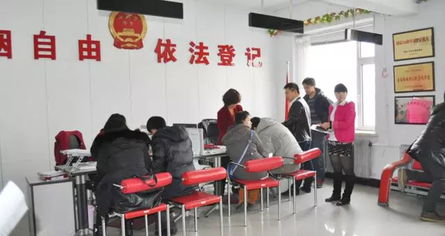 在民政局排隊領證,准婆婆打電話過來,聽到她說的話後我轉身就走