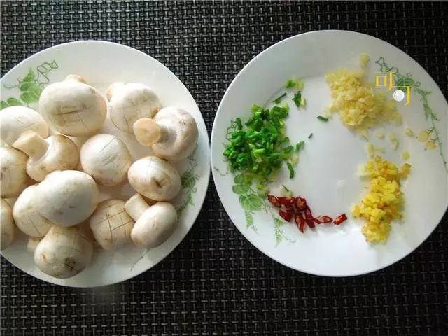 這素菜秋天要多吃,我家用它代替紅燒肉,咬起來多汁,提高免疫力