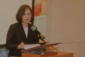 雨中車禍3人罹難.孕婦死搶救腹中寶寶