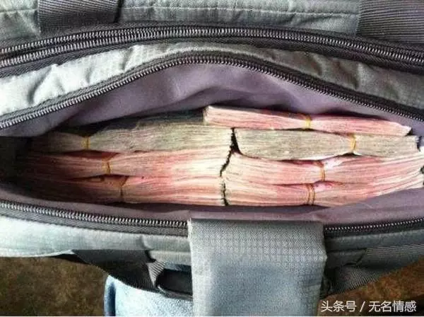 母親還沒去世,父親就找好年輕老婆,三年后街頭再相遇,我愣住了