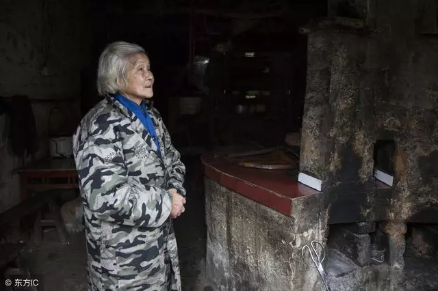我接母親去城裡享福,母親卻要和農村弟弟一起,她臨終才說出原因