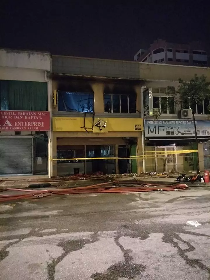 萬能樓批發店貨倉發生火災,業主損失慘重,欲哭無淚