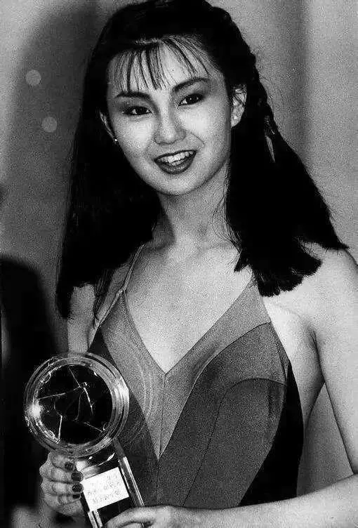暴瘦喪顏值,給人老來孤苦感的女神張曼玉,讓人心疼!
