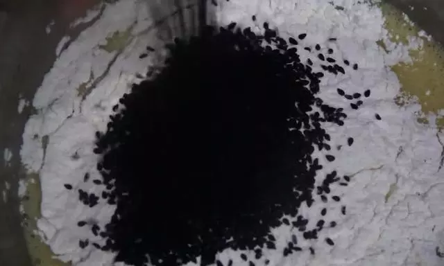 4個雞蛋,1杯麵粉,不用烤箱,不用發面,就能做出好吃的雞蛋卷