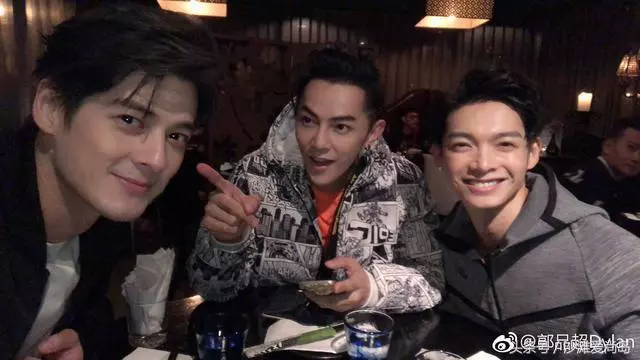 時隔13年後,飛輪海成員再次同框,整容臉和純天然臉一目了然!