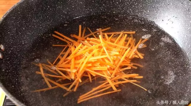 夏天到了,教你做一道開胃菜,涼拌三絲~