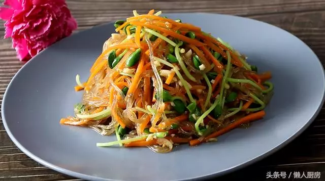 夏天到了,教你做一道開胃菜,涼拌三絲~