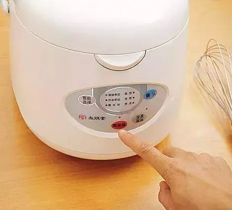 無需烤箱,在家自製超簡單的老式雞蛋糕!