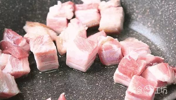 紅燒肉裡加個梨,香得一塌糊塗!