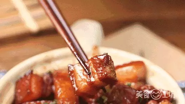 紅燒肉裡加個梨,香得一塌糊塗!